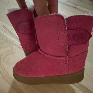 Toddler ugg boots. Pink size 2/3 which is a US size 4/5 (toddler) used condition